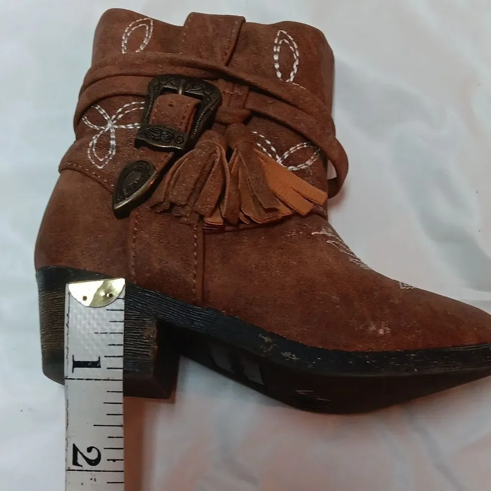 Madden Girl Mini Cowgirl Tan Suede Ankle Boots with Embroidery Size 6